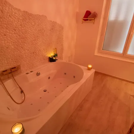 Confort ! Balneo, Sauna, Cinema, Climatisation, Parking, Wifi Lejlighed Carcassonne