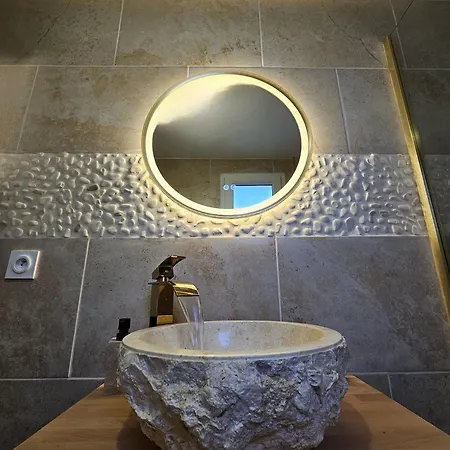 Confort ! Balneo, Sauna, Cinema, Climatisation, Parking, Wifi Apartment