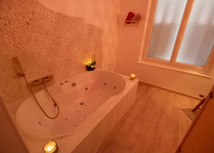 Confort ! Balneo, Sauna, Cinema, Climatisation, Parking, Wifi Apartment Carcassonne