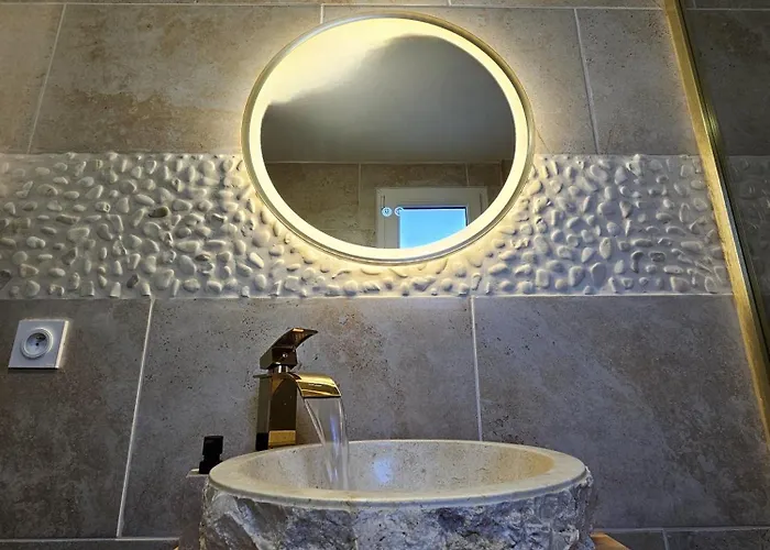 Confort ! Balneo, Sauna, Cinema, Climatisation, Parking, Wifi Apartment